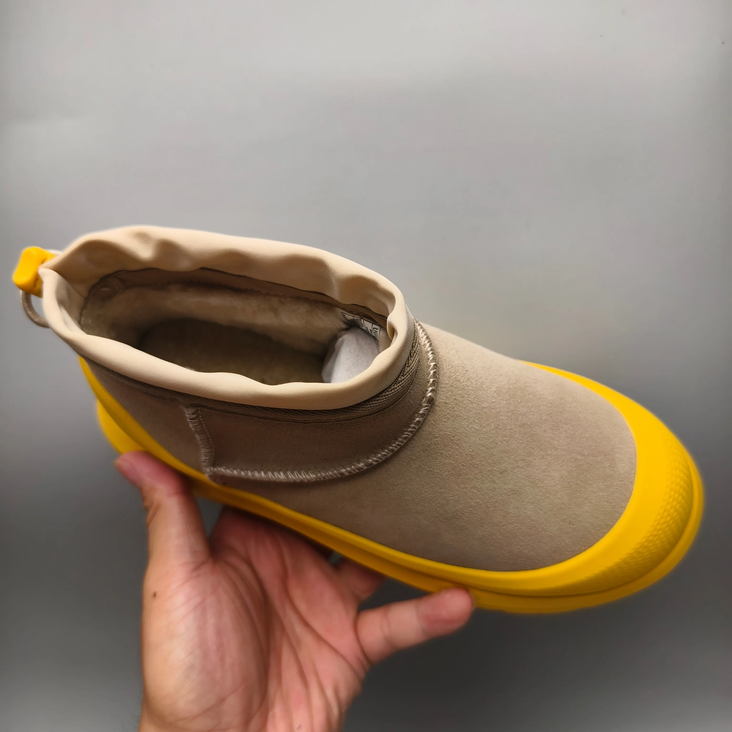 💰Women’s shoes 280 Men’s shoes 300 UGG sheepskin all-in-one snow boots 4196 Classic waterproof rubber sole couple’s shoes Color: white bottom, yellow bottom, blue bottom, black Matching code: 35-45